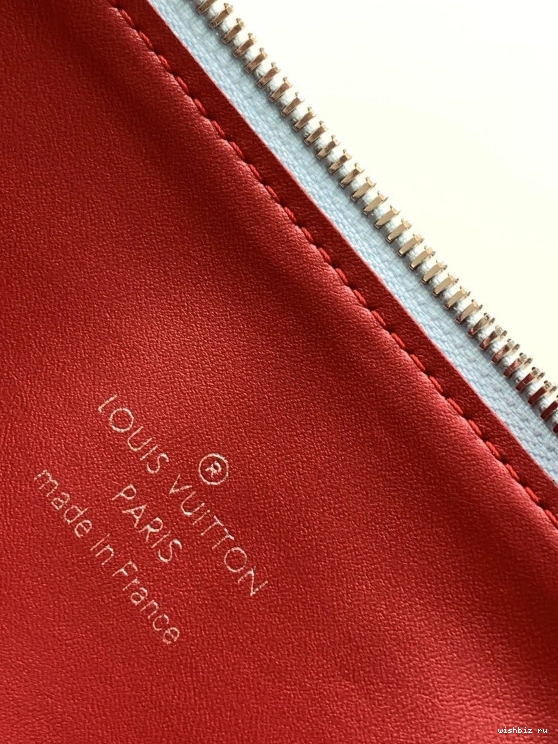 WIS VUITTON PM-26*20*12cm COUSSIN LOUIS 0714